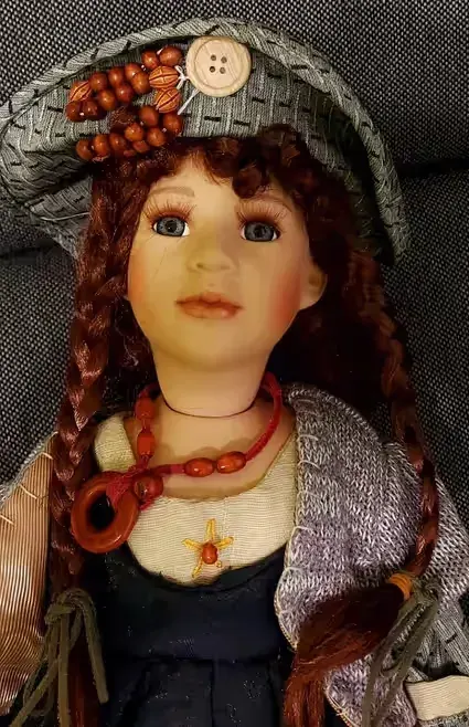 Lalka z porcelany. Polecam. — praca twórcy Poliski na Freshwall Marketplace
