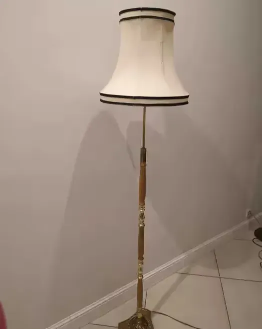 Lampa 1950-70 Laoni Belysning-mosiężna z drewnianymi wstawkami — praca twórcy Paweł na Freshwall Marketplace