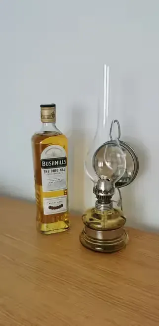 Lampa naftowa PRL - miodowa — praca twórcy Robert na Freshwall Marketplace
