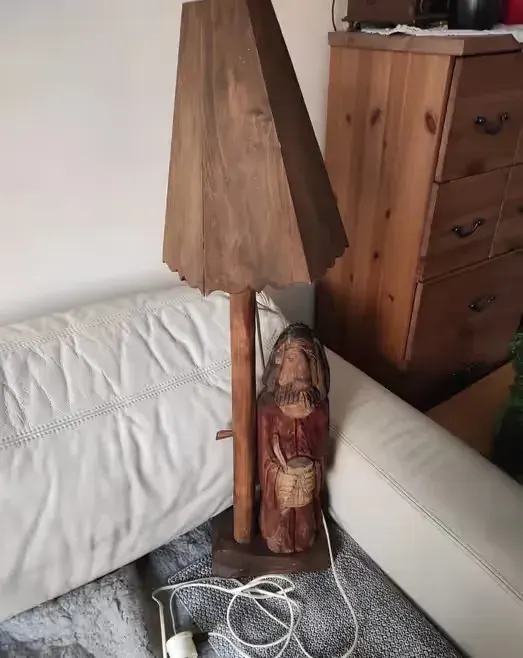 Lampa rzeźba drewno — praca twórcy Ania na Freshwall Marketplace