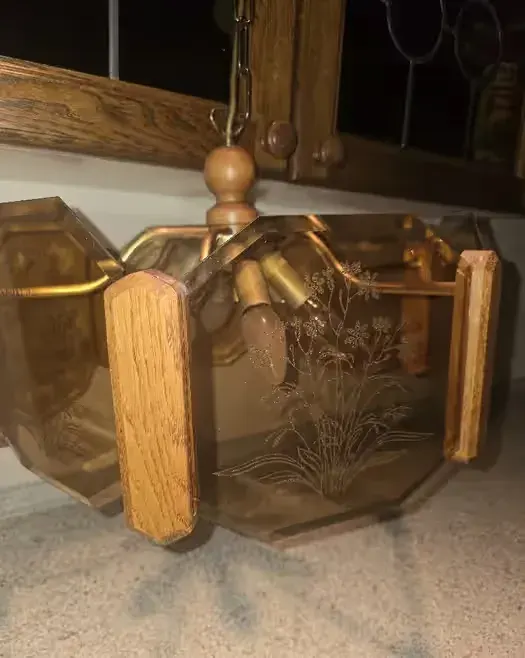 Lampa wisząca vintage szklo bursztynowe grawerowane — praca twórcy Dorota na Freshwall Marketplace