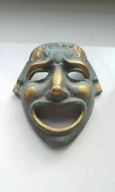 Maska na ścianę - stop metalu — praca twórcy Maria na Freshwall Marketplace