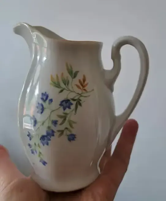 Mlecznik – Stary Dzbanuszek Do Mleka, Biały W Kwiatki Porcelana Kolmar — praca twórcy Izabela na Freshwall Marketplace