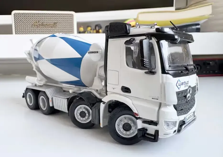 Model 1:50 Mercedes-Benz Arocs 3243 betoniarka, stan kolekcjonerski — praca twórcy Michał na Freshwall Marketplace
