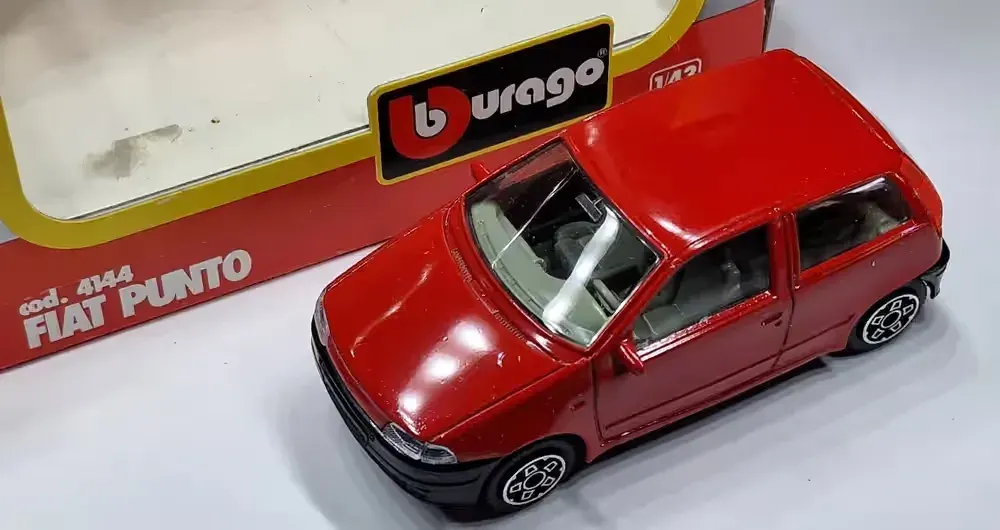 Model Bburago 1:43 Fiat Punto cod. 4144 — praca twórcy Michał na Freshwall Marketplace