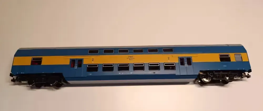 Model wagonu piętrowego PKP Bdhpumn PIKO w skali H0 — praca twórcy Mariusz na Freshwall Marketplace