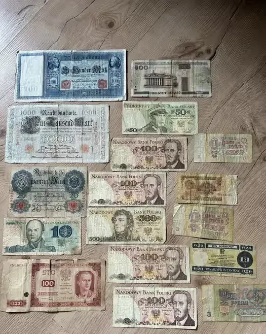 Monety i banknoty — praca twórcy Marek na Freshwall Marketplace