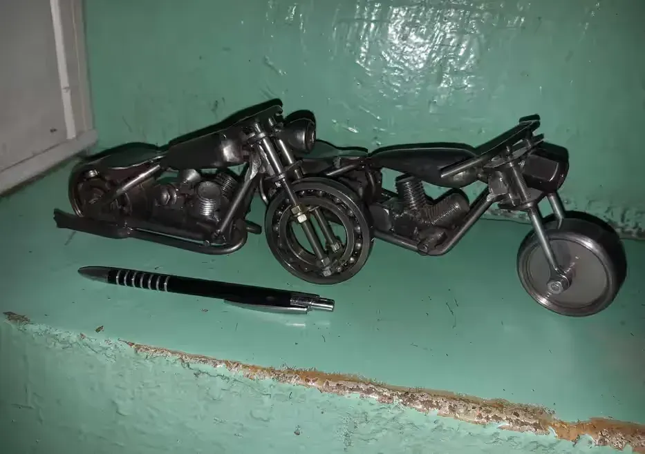 motory metaloplastyka — praca twórcy Karol na Freshwall Marketplace
