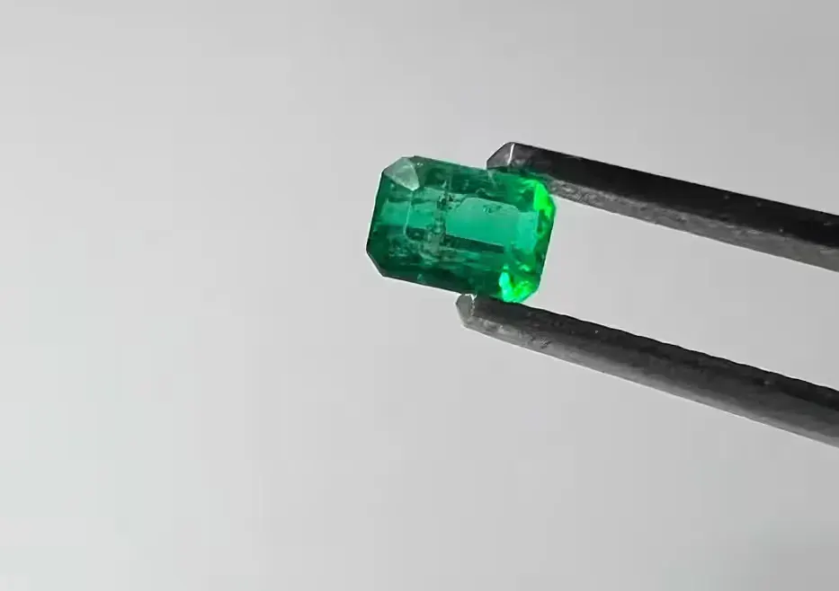 Naturalny Szmaragd Kamień szlachetny 0.42 ct CERTYFIKAT! — praca twórcy Krzysztof na Freshwall Marketplace