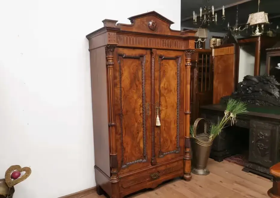 Oryginalna szafa bieliźniarka biedermeier  orzech 873/2025 — praca twórcy Jakub na Freshwall Marketplace