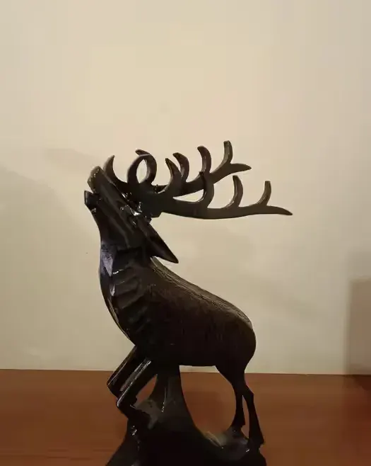 Ozdoba zegara ściennego drewniana figurka — praca twórcy Marek na Freshwall Marketplace