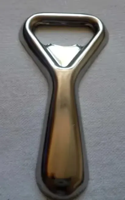 Pamiątki PRL - metalowy otwieracz do butelek - (8 cm) — praca twórcy Wintorez na Freshwall Marketplace