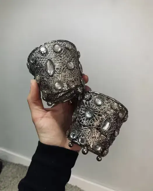 Piękne metalowe świeczniki stare vintage ozdoba — praca twórcy Sprzedający na Freshwall Marketplace