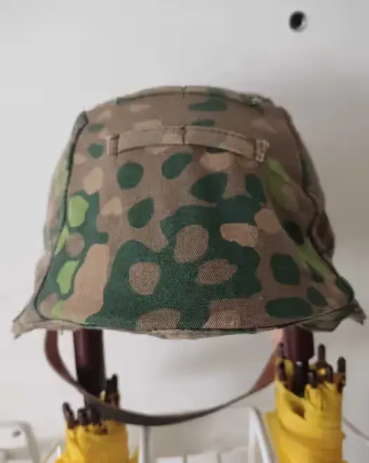 Pokrowiec kamuflażowy na hełm Waffen SS wzór groszek — praca twórcy Krzyklim na Freshwall Marketplace