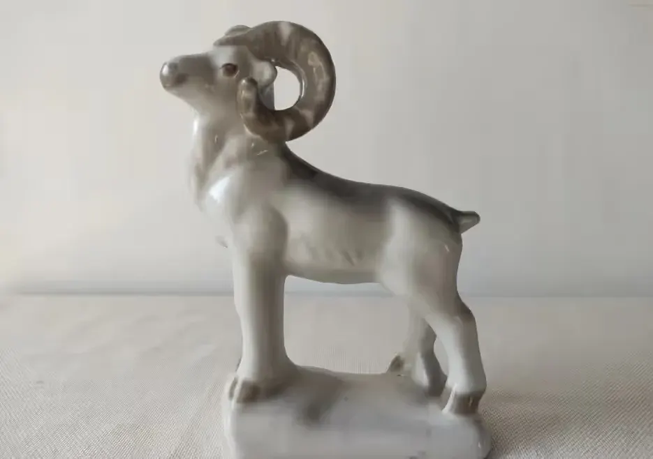 Porcelana figurka Połonne Ukraina muflon kolekcja — praca twórcy Beata na Freshwall Marketplace
