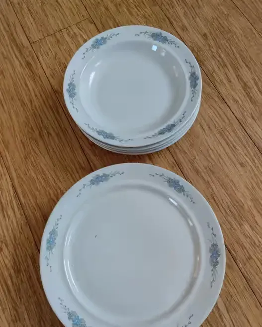 Porcelana talerze obiadowe — praca twórcy xxx na Freshwall Marketplace
