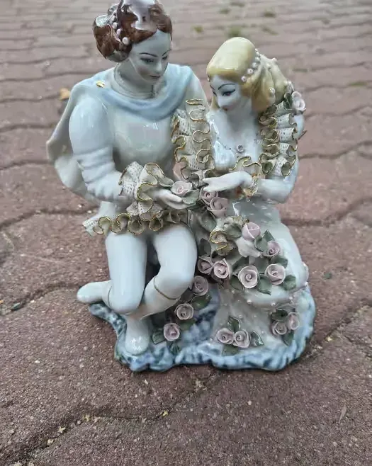 Porcelanowa figurka retro vintage Apulum — praca twórcy Ja na Freshwall Marketplace