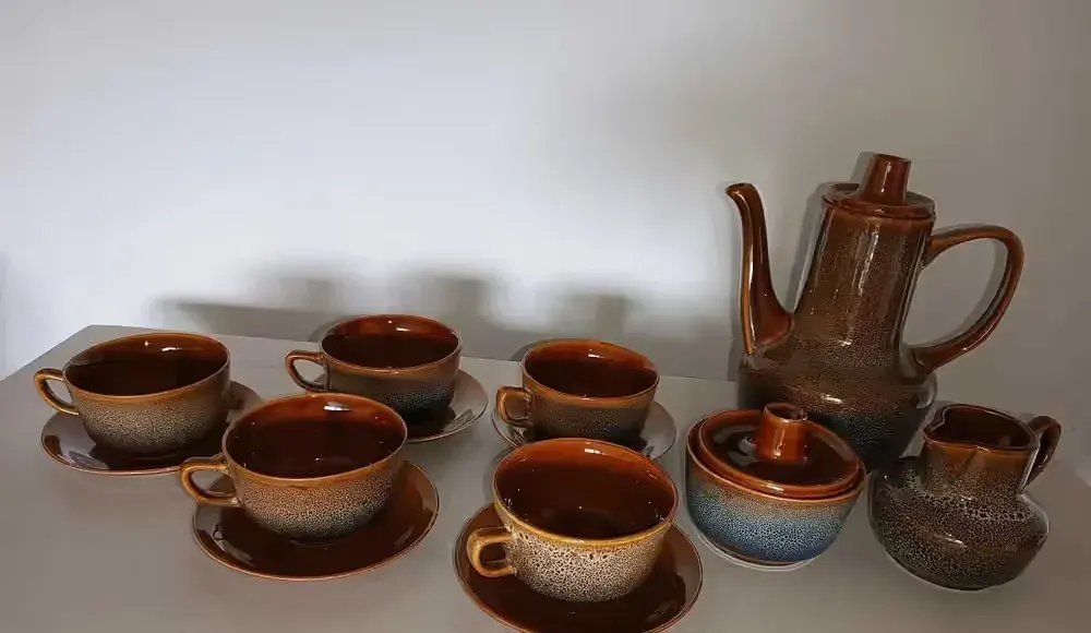 porcelit Mirostowice, Serwis do herbaty „Agat” A. Sadulski, lata 60. — praca twórcy meduza na Freshwall Marketplace