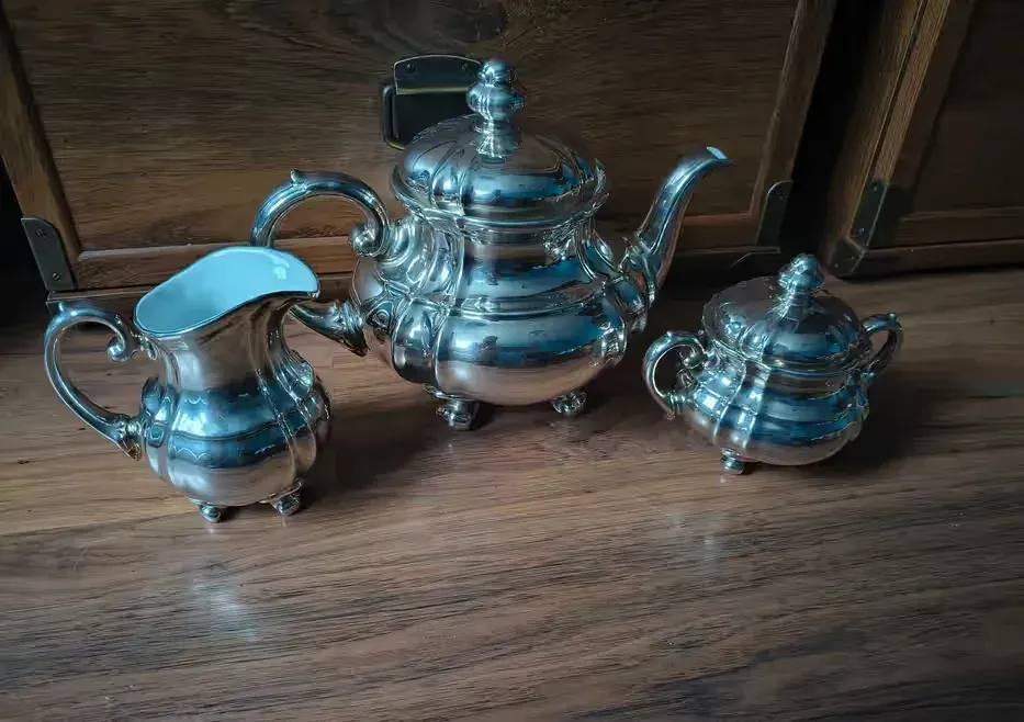 Przepiękny porcelanowy środek stołu okuty WMF — praca twórcy Teresa na Freshwall Marketplace