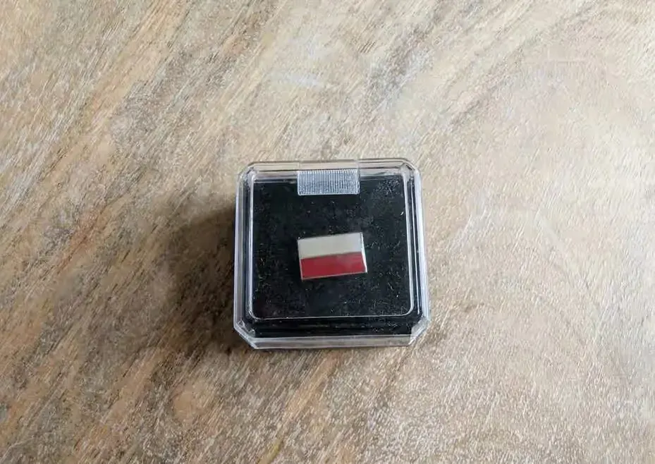 Przypinka flaga Polski – pin, emblemat — praca twórcy Krystian na Freshwall Marketplace