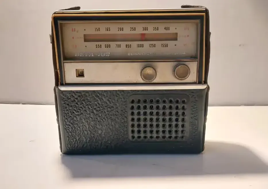 Radio ZSRR Beta 402 PRL — praca twórcy Jakub na Freshwall Marketplace