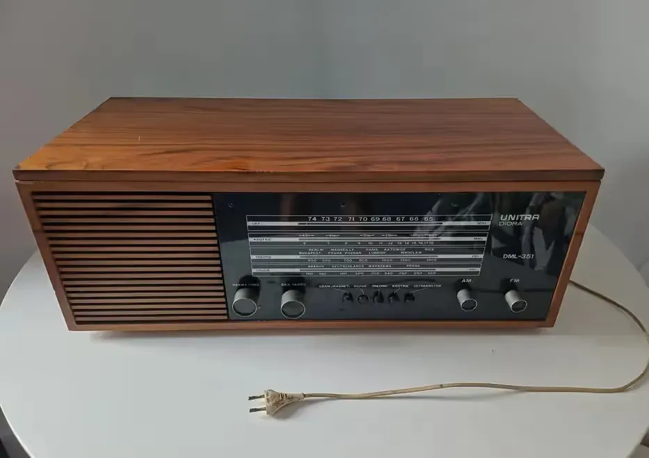 Radioodbiornik Unitra Diora DML-351 — praca twórcy Grzegorz na Freshwall Marketplace