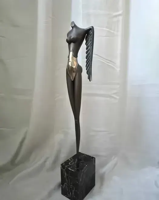 Rzeźba "Nike" Paul Wunderlich XVI/XXX Limitowana Edycja — praca twórcy Kuba na Freshwall Marketplace