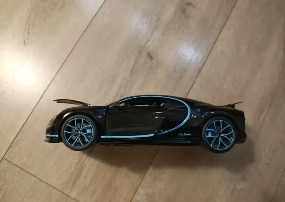 Samochodzik Bugatti Chiron 42 Sec Version 1:18 BBURAGO — praca twórcy Krzysztof na Freshwall Marketplace