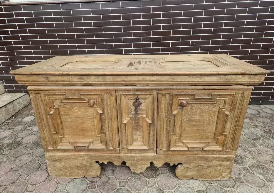 skrzynia antyczna do sypialni drewniana komoda szafa kufer antyk XL drewno pojemnik — praca twórcy Grzegorz na Freshwall Marketplace