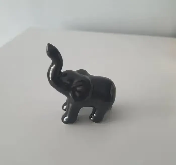 Słoń słonik figurka ceramiczna szkliwiona czarna * na szczęście * NOWA — praca twórcy Anna na Freshwall Marketplace