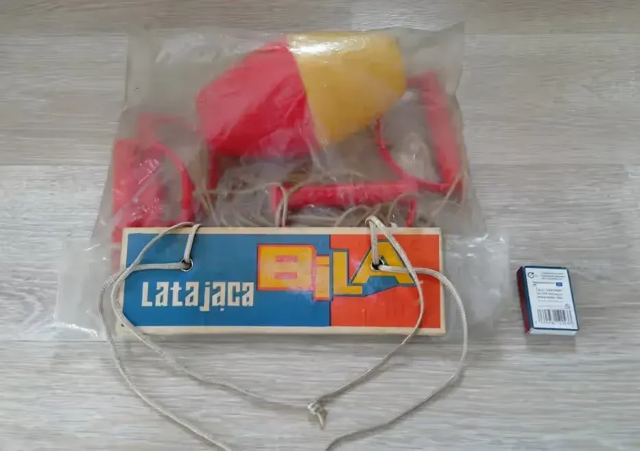 stara zabawka PRL Polska latająca bila stare zabawki czz retro gra PL — praca twórcy Beata na Freshwall Marketplace