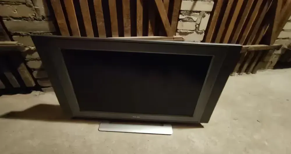 Stary płaski i sprawny TV. Brak HDMI — praca twórcy Grzechu na Freshwall Marketplace