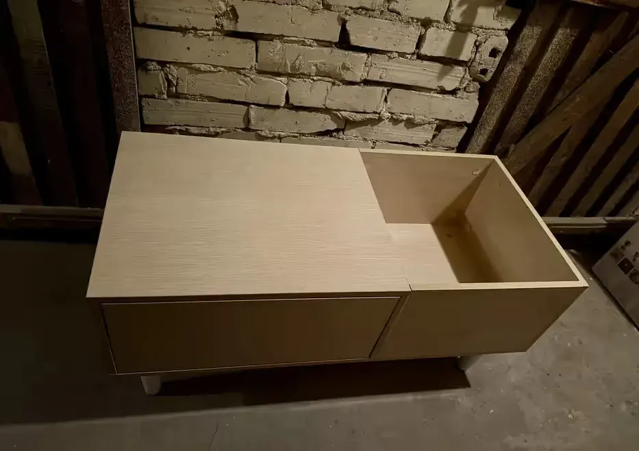 Stolik pod gramofon i płyty winylowe — praca twórcy Michał na Freshwall Marketplace