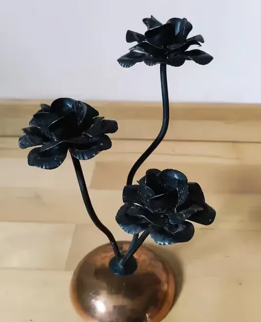 Świecznik róże, wysokość 24 cm — praca twórcy Ula na Freshwall Marketplace