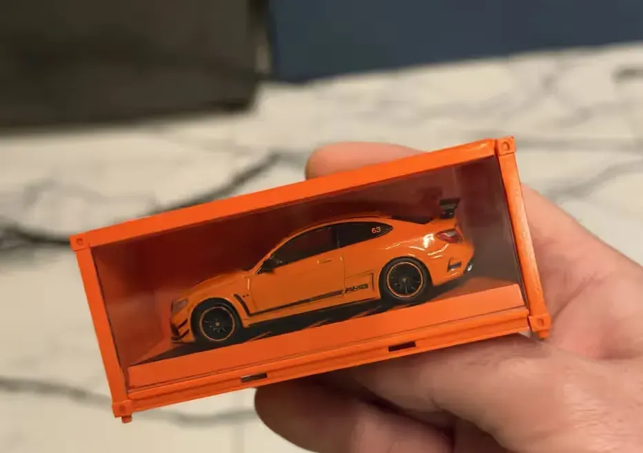 Tarmac Works 1:64 Mercedes-Benz C63 AMG Black Series orange C 63s V8 biturbo — praca twórcy Michał na Freshwall Marketplace