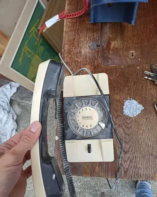 Telefon retro PRL — praca twórcy Ilona na Freshwall Marketplace