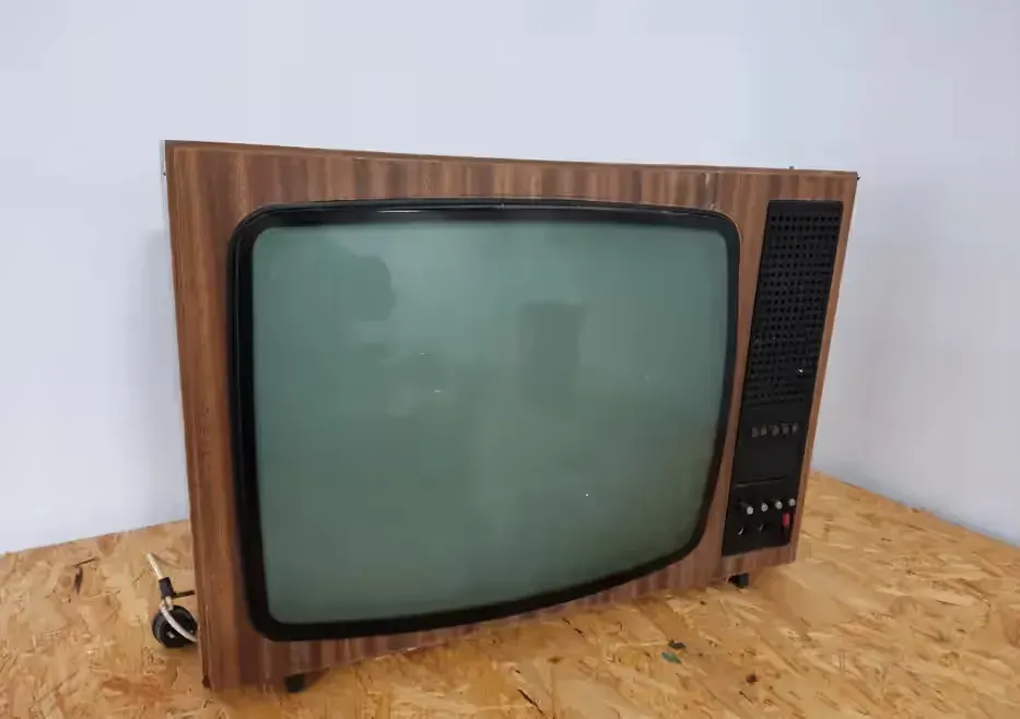 Telewizor retro unitra — praca twórcy Bartosz na Freshwall Marketplace
