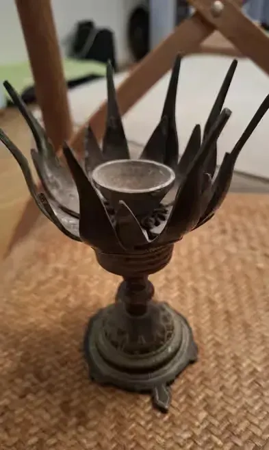 Tybetański lampa olejowa z lotosu — praca twórcy Wiesław na Freshwall Marketplace