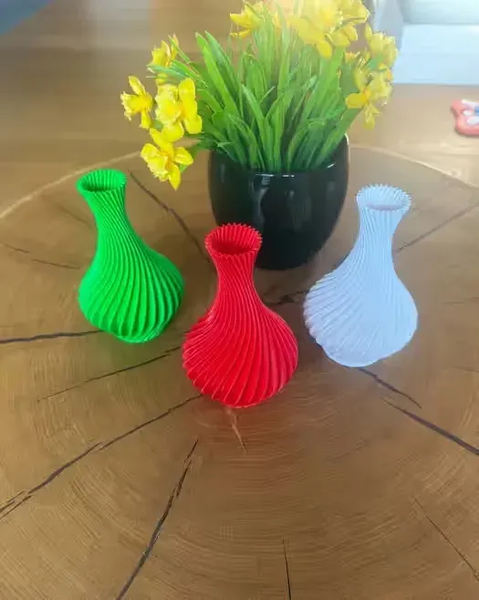Wazony wykonane z 3D — praca twórcy Blaz na Freshwall Marketplace