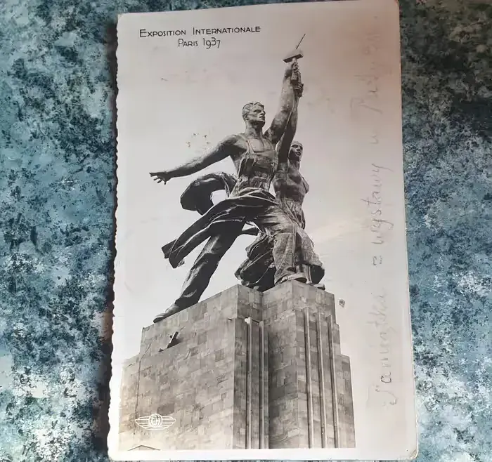 Widokówka, Wystawa Światowa Paryż 1937, Robotnik i Kołchoźnica ZSRR — praca twórcy Zenek Zalewski na Freshwall Marketplace
