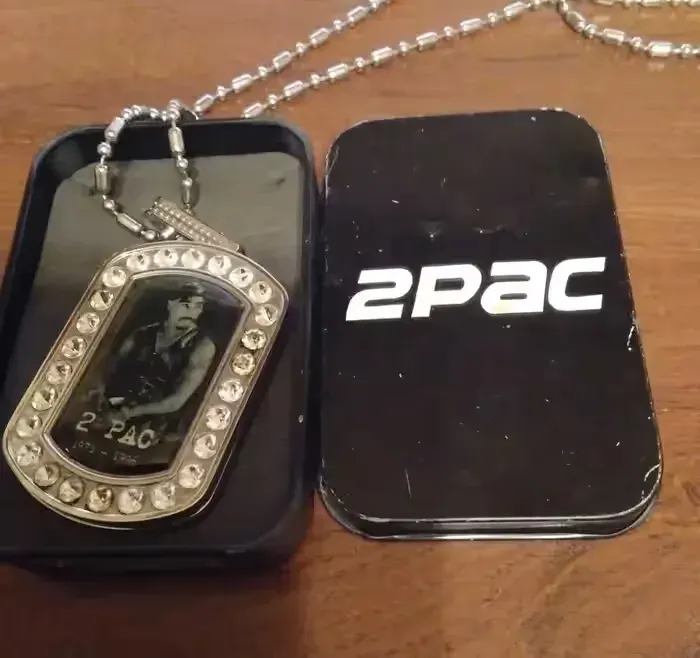 wisior/zapalniczka 2PAC — praca twórcy tomasz na Freshwall Marketplace
