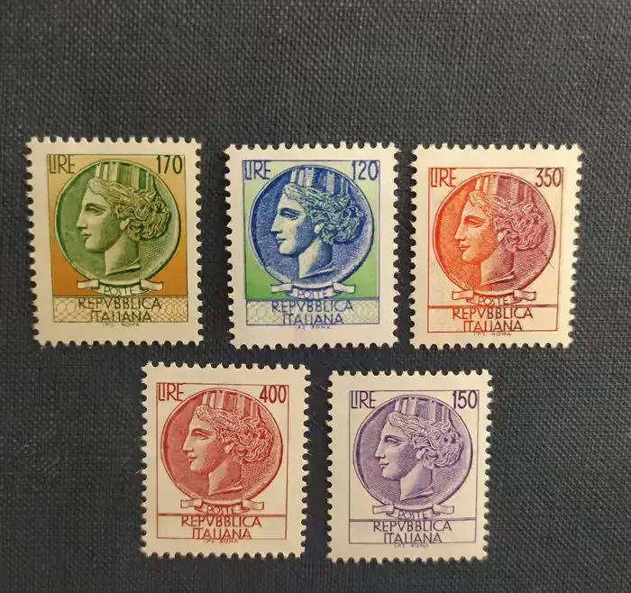 Włoskie znaczki pocztowe z serii "Siracusana".  Nowe! 1977r , 1751 r — praca twórcy ViolettAmethyst na Freshwall Marketplace