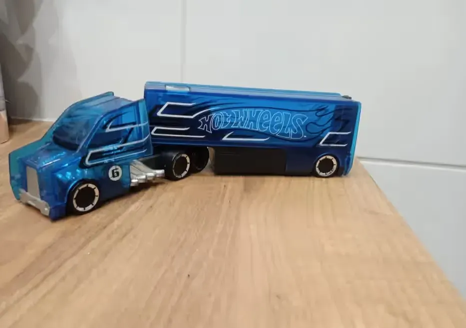 X-Raycer Transport Truck Hot Wheels N1992 ciężarówka resorak 2008 — praca twórcy Krzysztof na Freshwall Marketplace