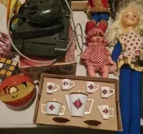 Zabawki duza ilosc prl/ zabawki, lalki/ gry prl/ auta prl/ maski/ nart — praca twórcy Stare ale Jare na Freshwall Marketplace