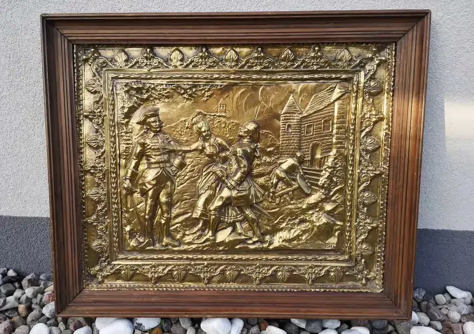 Zabytkowy relief - mosiądz w drewnianej ramie — praca twórcy Paweł na Freshwall Marketplace