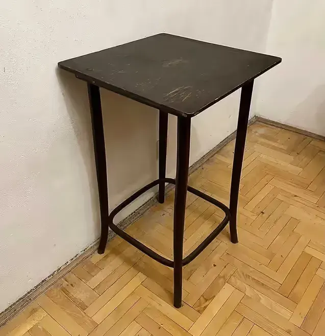 Zabytkowy stolik z drewna giętego Thonet z kwadratowym blatem — praca twórcy Kacper na Freshwall Marketplace
