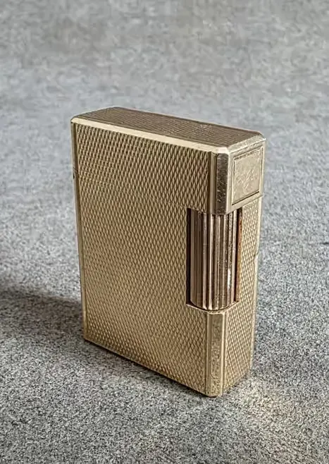 Zapalniczka Dupont K5HB18 - Vintage — praca twórcy Maciej Majcher na Freshwall Marketplace