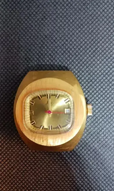Zegarek nakrecany vintage Łucz — praca twórcy Monika na Freshwall Marketplace