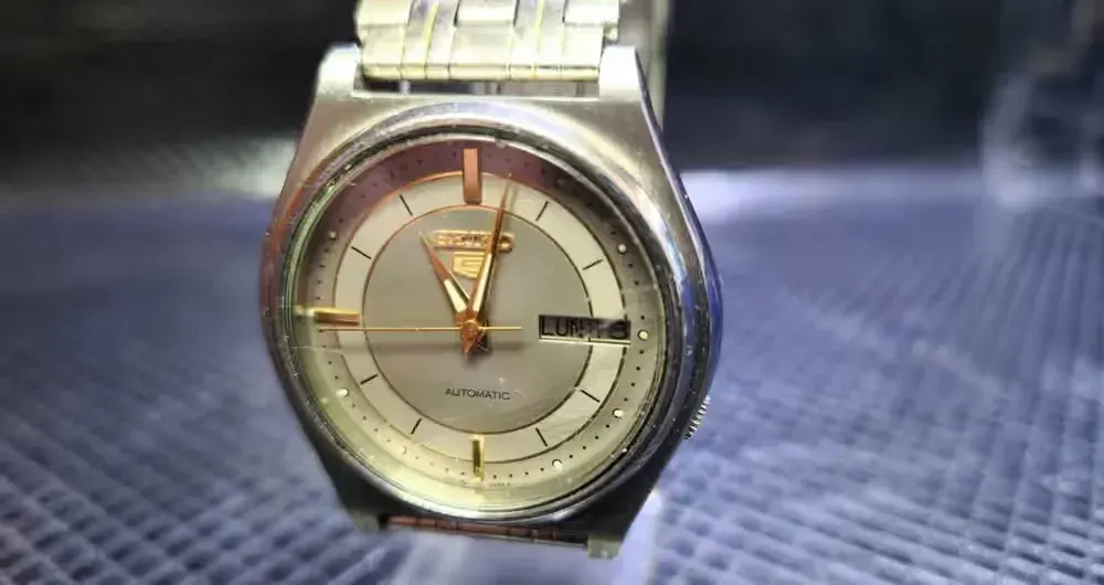 Zegarek Seiko 5 Automat — praca twórcy Felix na Freshwall Marketplace