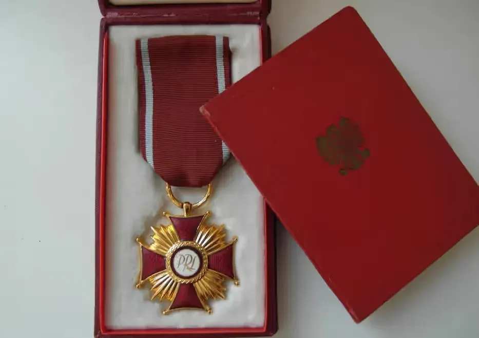 Złoty Krzyż Zasługi PRL (medal) + pudełko + legitymacja — praca twórcy Zbigniew na Freshwall Marketplace